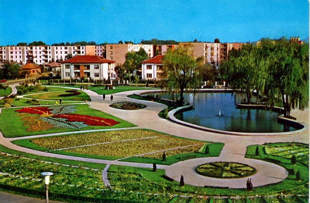 1347 - Pitesti. Parc in cartierul Calea Bucuresti